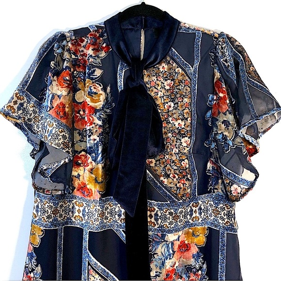 FATE by LFD Velvet Flutter Sleeve Floral Dress Size Medium - Picture 2 of 10